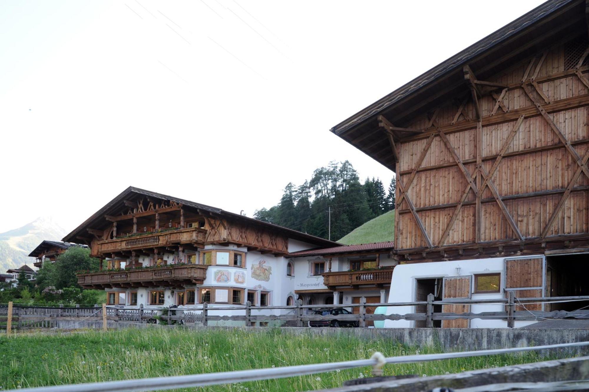 Pension Margretenhof Fulpmes Exterior photo